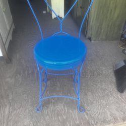 A Pretty Metal Ice Cream Chair  Seat Is 19 Inches Tall
