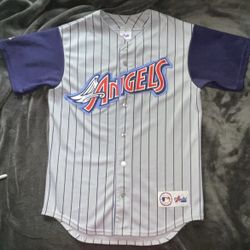 Angels majestic size Men’s small No Flaws Or Stains