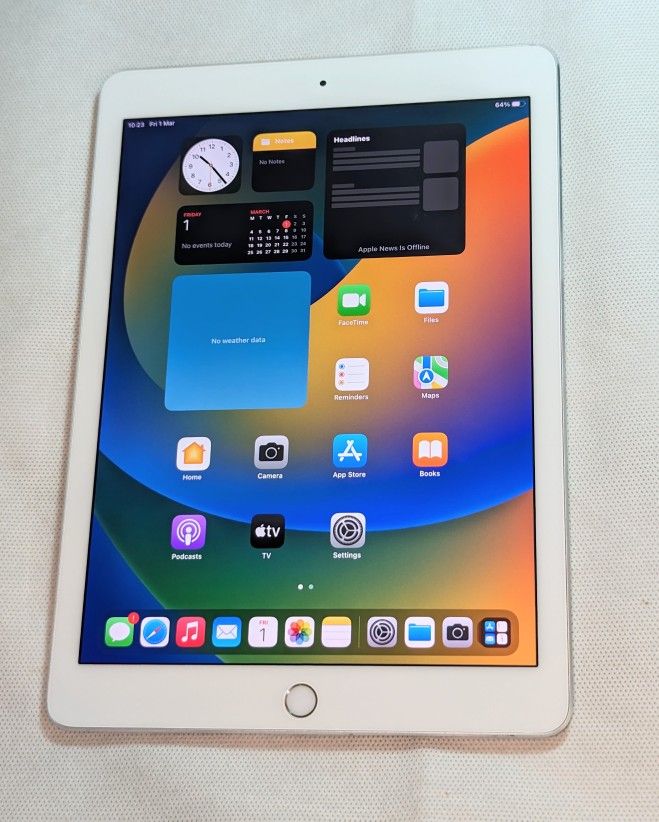 Apple iPad Pro 9.7インチ版（Wi-Fi）32G ゴールド 新品未使用　おまけ付き！