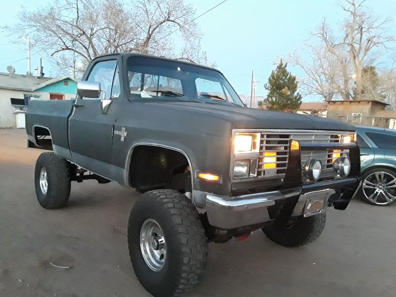 1982 Chevy Silverado K10 4x4 9 inch lift with 35s