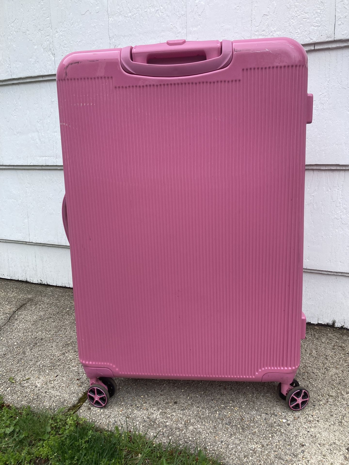 VACAY XL Hardshelled Suitcase