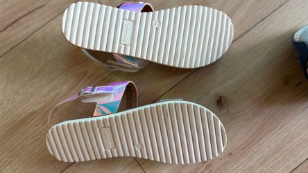 New girls size 4 sandals
