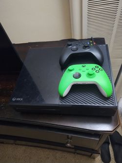 Xbox One comes with 3 controllers & games