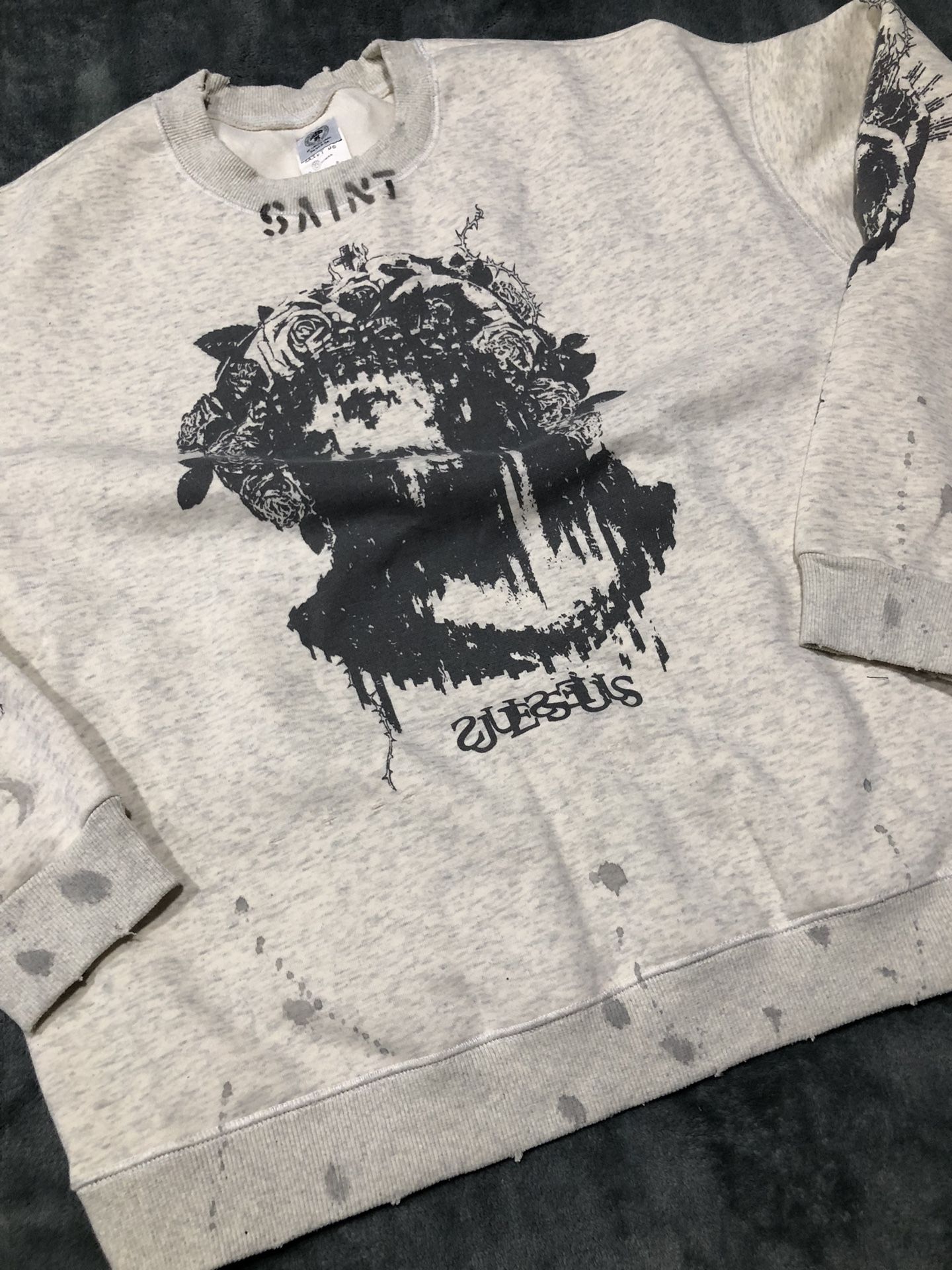 Saint Sweatshirt.        S,m,l,xl