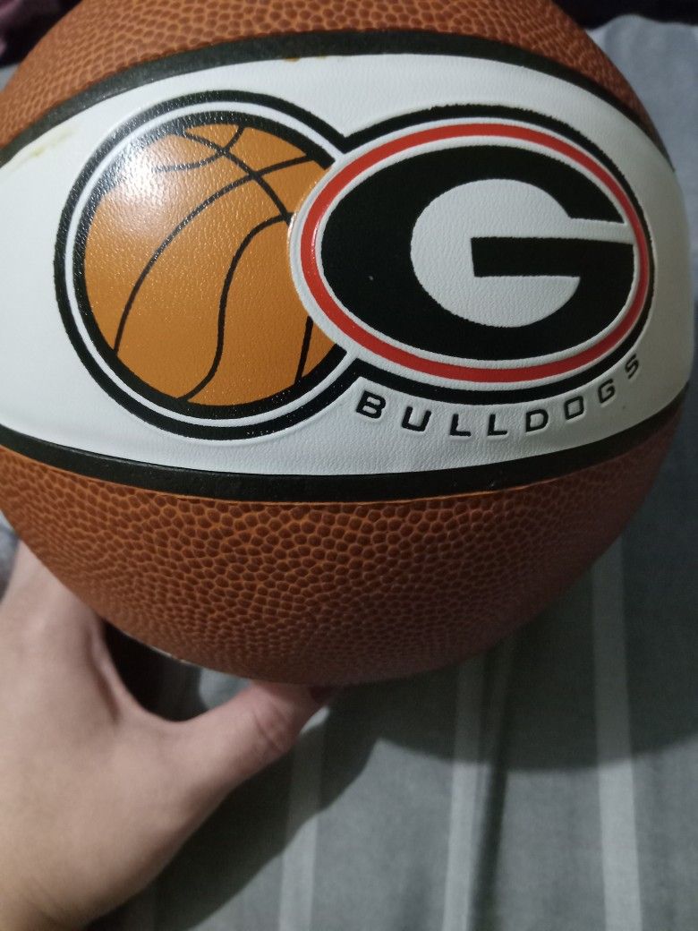 Georgia BULLDAWG  AUTOGRAPHED BALL