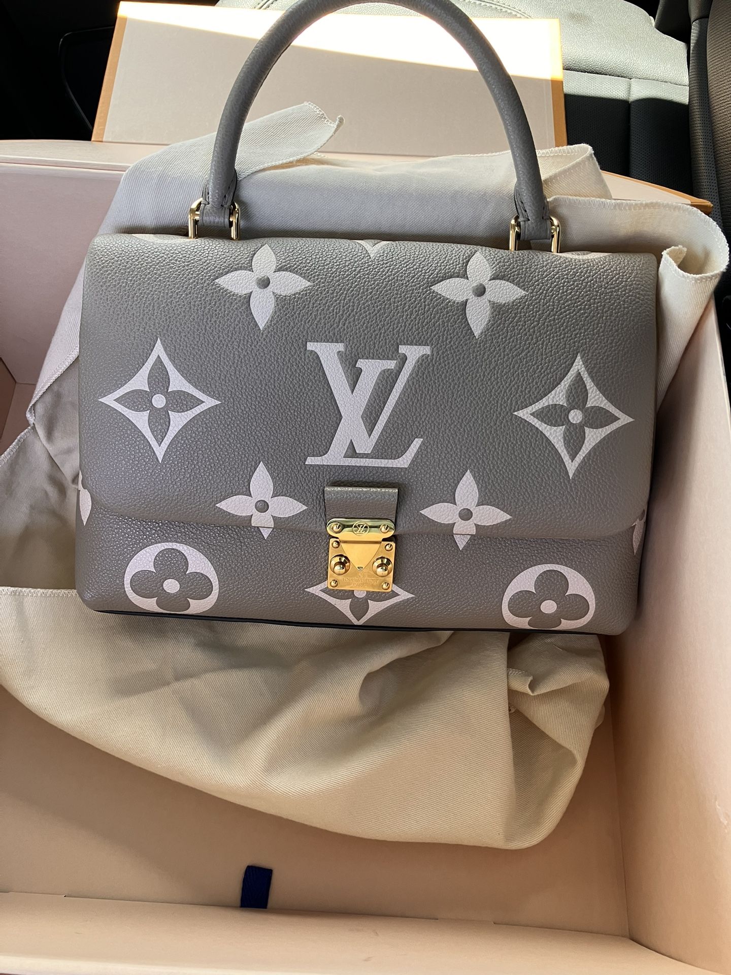100% Authentic Louis Vuitton Purse