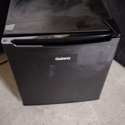 Galanz Mini Fridge 