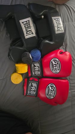 Everest boxing gloves head gear