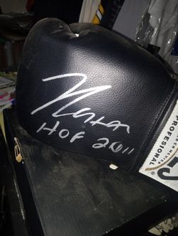 Julio Cesar Chavez Signed Glove PSA Certificate