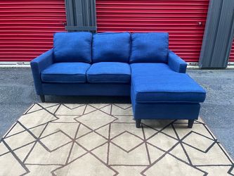 Sectional Reversible Couch!! Delivery Available 🚚!! Dimensions: 80” Length x 35” Height x 35” Depth ( 58” Depth Chaise)