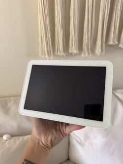 Lightly used! Amazon Echo Show 8 Alexa