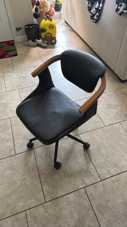 Black Desk Chair