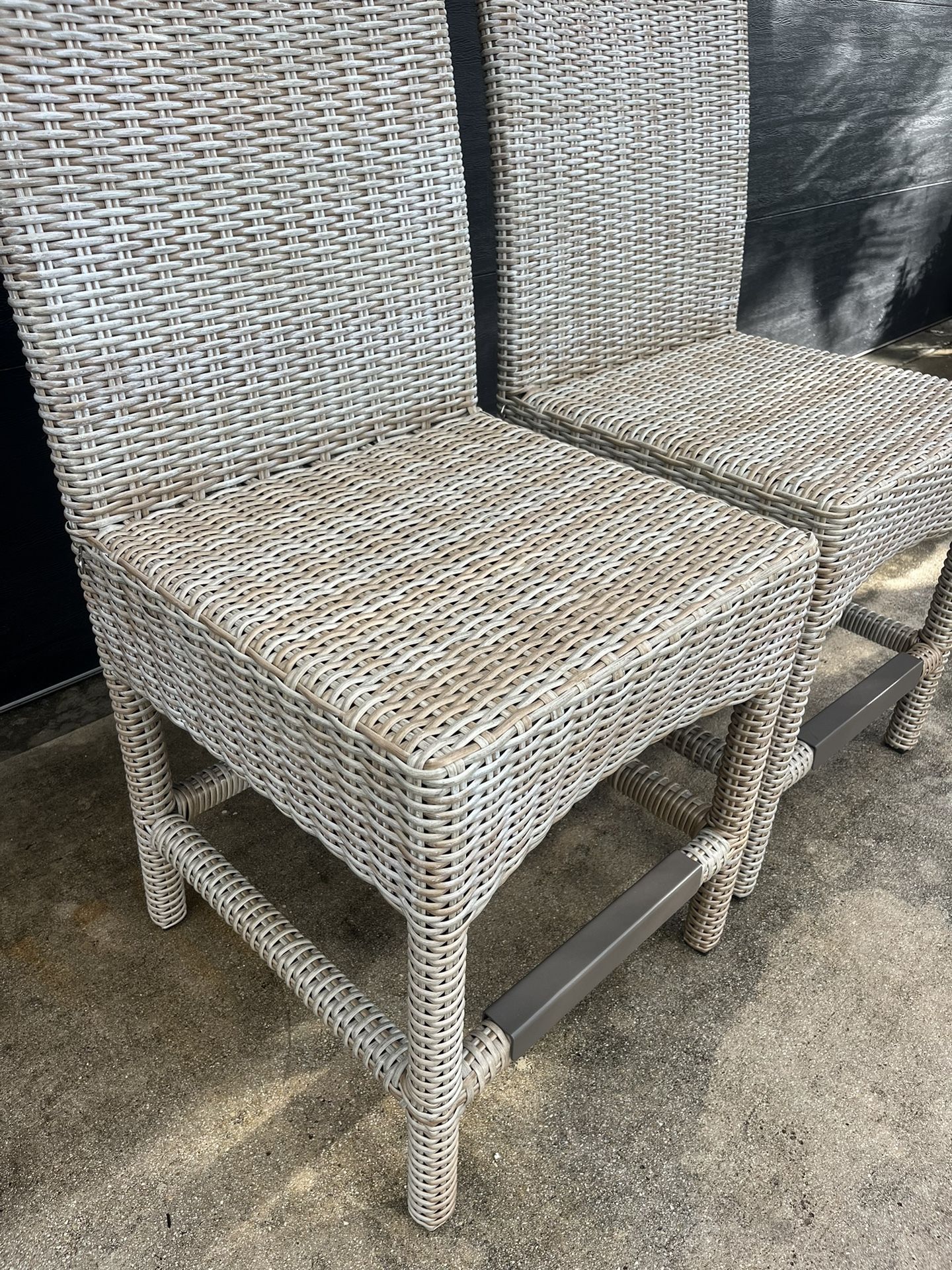 Wicker Bar Stools Dining Chairs (2) high end, Indoor Outdoor