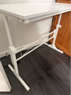 Portable Standing desk with wheels