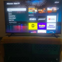 4K UHD 43” Hisense Smart Tv With Roku 