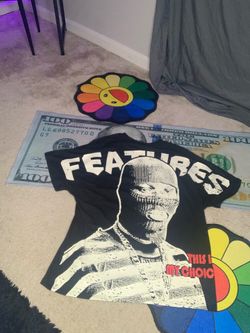 GRAPHIC TEE