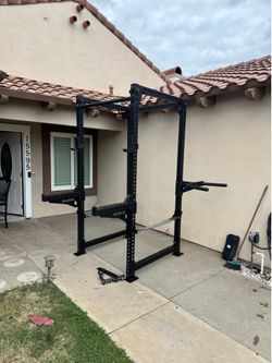 ROGUE RM-4 MONSTER RACK 2.0 with rogue safety spotters arms and dip station