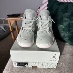Jordan 4 Abundance/Seafoam’
