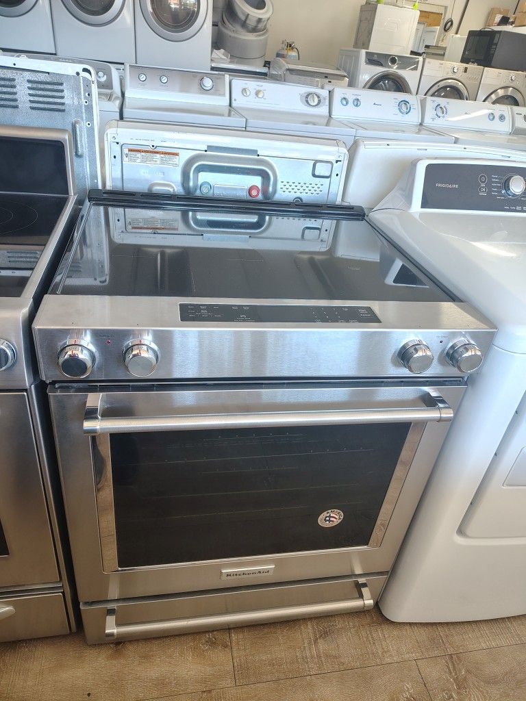 Kinchen Aid Electric 220v 30"Wide Top Glass Stainless Steel Stove In Excellent Working Condition