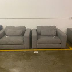 MOBY  SECTIONAL 