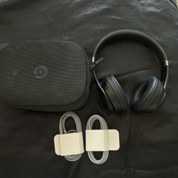 Black Beats Studio 3 headphones with case and extra cable