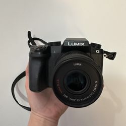 Panasonic LUMIX G7 – Includes 25mm and 14-42mm Lenses