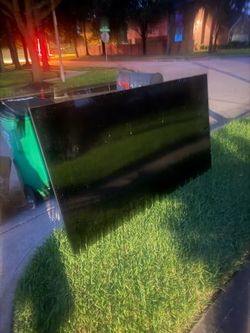 Free 86 inch LG TV crack on screen not for sure if it works or not. It power on, but not for sure if the screen is clear it is in front of my house at