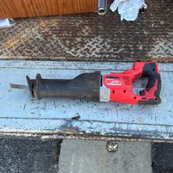 Milwaukee 20V SawZall