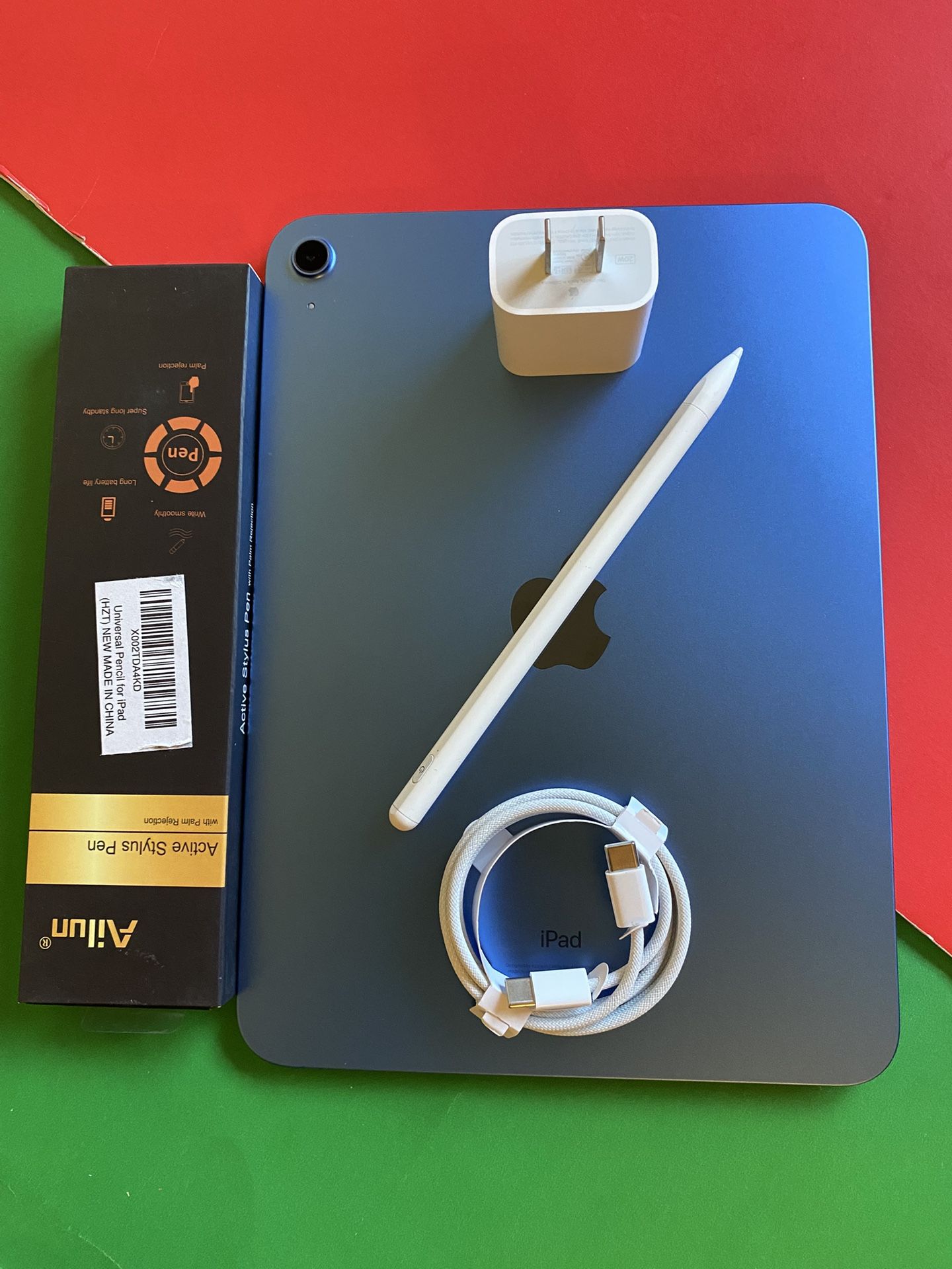 256gb Apple IPad 10th Generation (10.9” Liquid / 2022 model) with pen, keyboard, case & Accessories (warranty 2026)