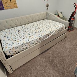 Twin Size Day Bed with Trundle. With 1 5inch Mattress Included