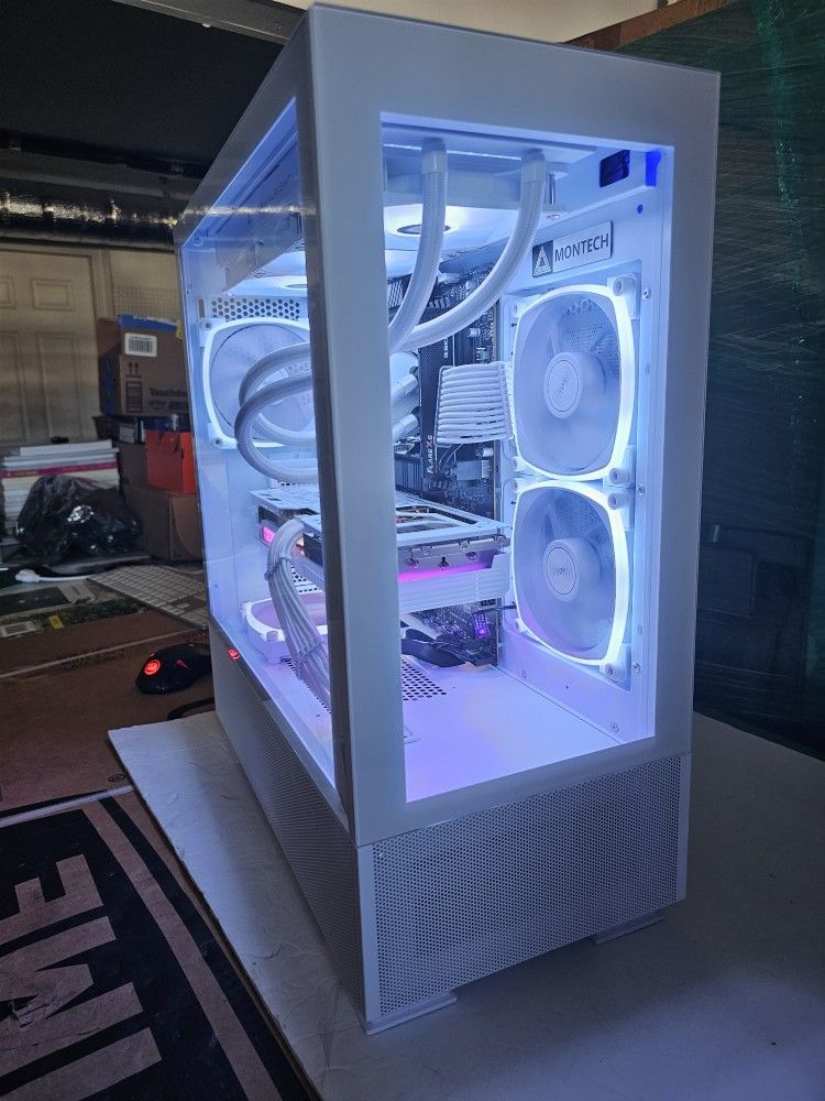 White Gaming PC Ryzen 5 8400F Desktop