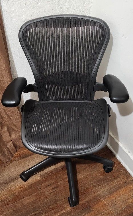 Herman Miller Aeron Ergonomic Office Chair - Size B - Great Condition