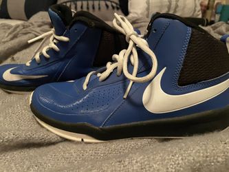 NIKE basketball shoes