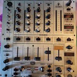 Behringer MIXER 