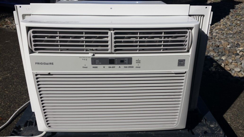 Frigidaire FFRE12L3Q1 Window Mount Air Conditioner 12000 BTU