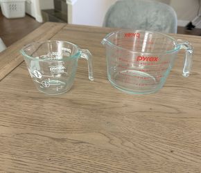 Pyrex Glass Measuring Cups