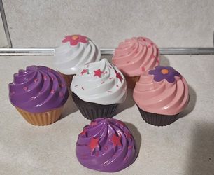11 PIECE STRICTLY FANCY TOY CUPCAKE SET