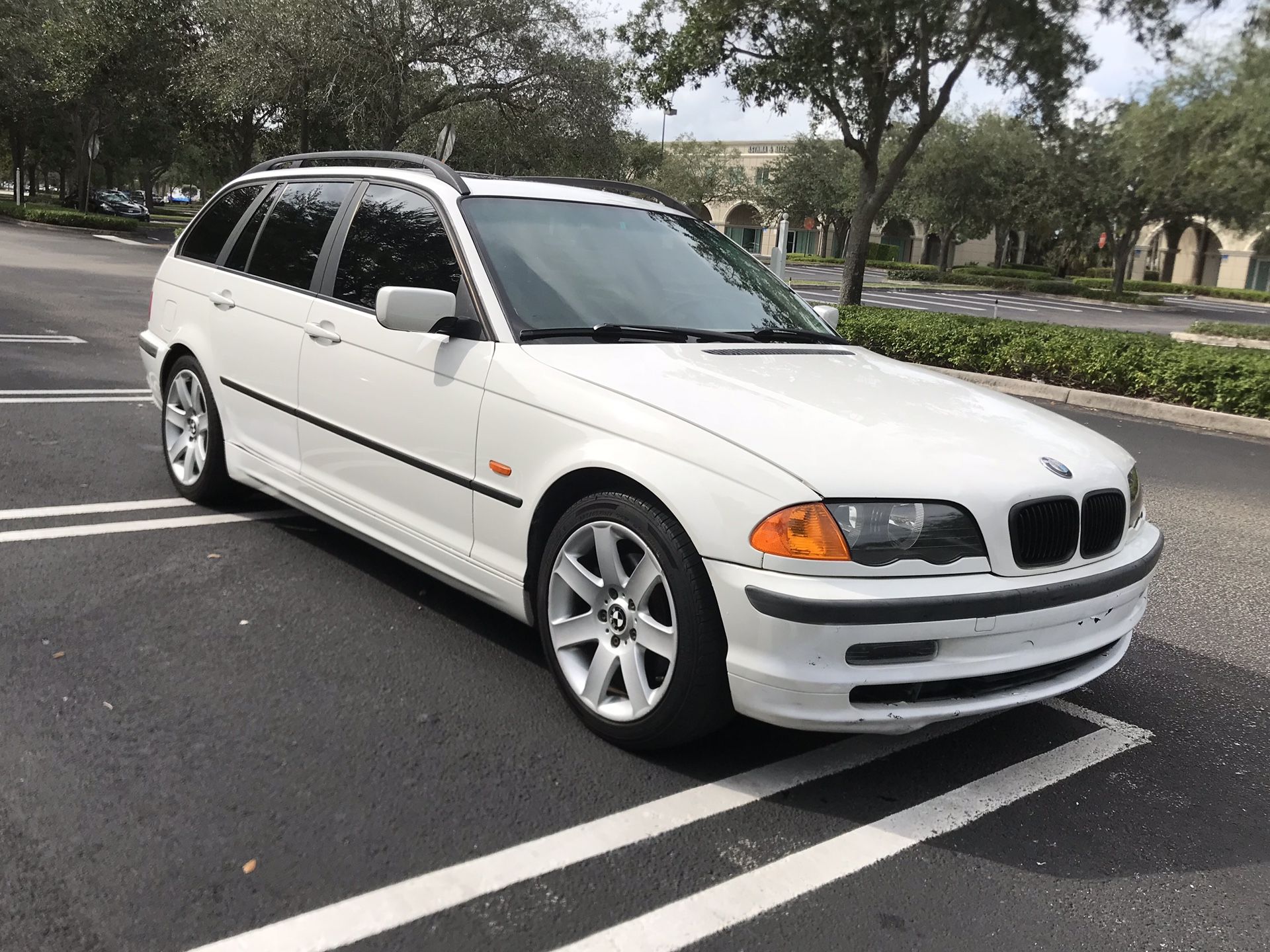 BMW 323I WAGON E46 2000 for Sale in Pembroke Pines, FL - OfferUp
