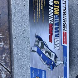 Pittsburgh 2.5 Ton low profile floor jack