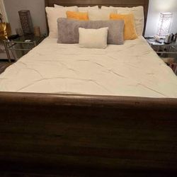 Queen Sleigh Bed 