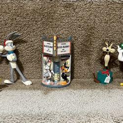 Hallmark Lot Of 5 Christmas Ornaments Bugs Tweety Foghorn Wiley