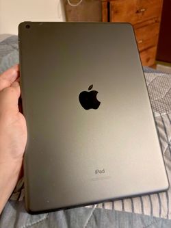 Apple iPad 8th Generation 32GB (WIFI UNLOCKED) Space Gray | Like New