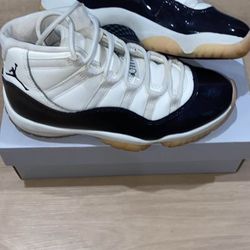 Air Jordan 11 Retro Neapolitan - Size 6.5