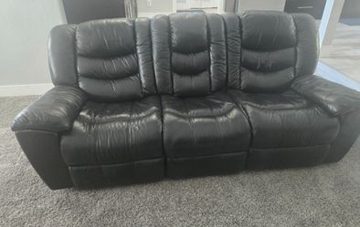 Comfortable sofas/recliners