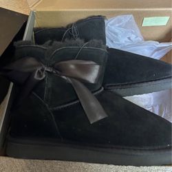 Bearpaw Women’s Suede Boot With How