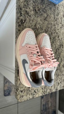 Women size 8 elevated Nike Jorden’s