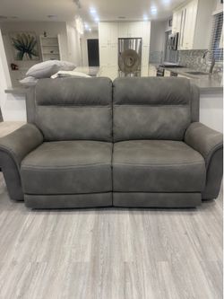 2 Power Reclining Loveseat🛋️  Selling two gray reclining loveseats