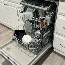 GE 3-Rack Dishwasher With Bottle Jets
