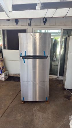 New whirlpool stainless  fridge