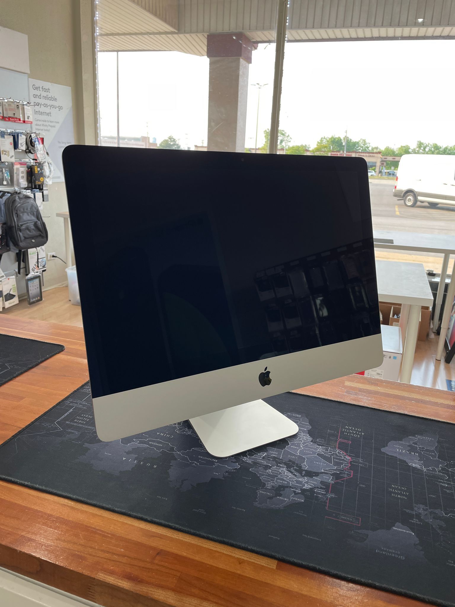 Apple iMac 21.5” 2017 4K RETINA 3Ghz i5 RADEON PRO 555 2GB GRAPHICS 8GB 256GB SSD OS VENTURA
